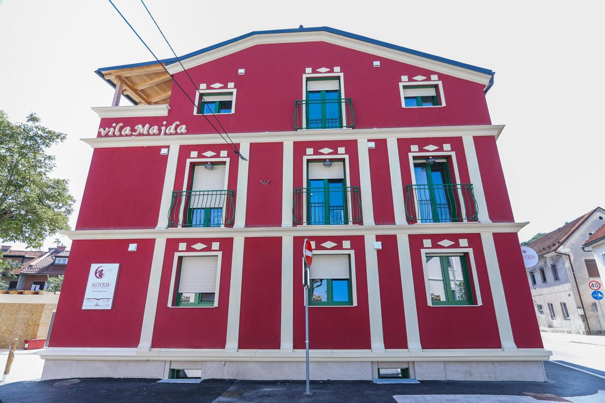 Apart Hotel Asteria Любляна Екстериор снимка