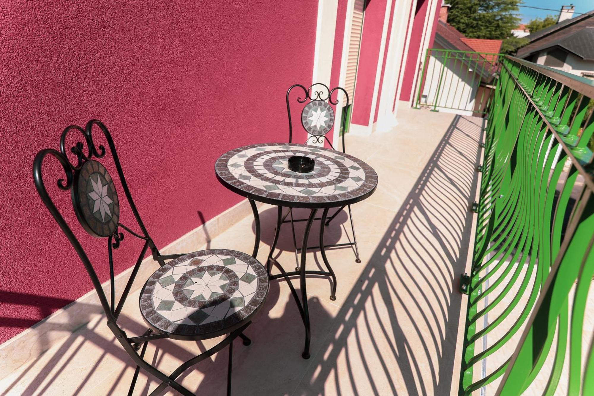 Apart Hotel Asteria Любляна Екстериор снимка