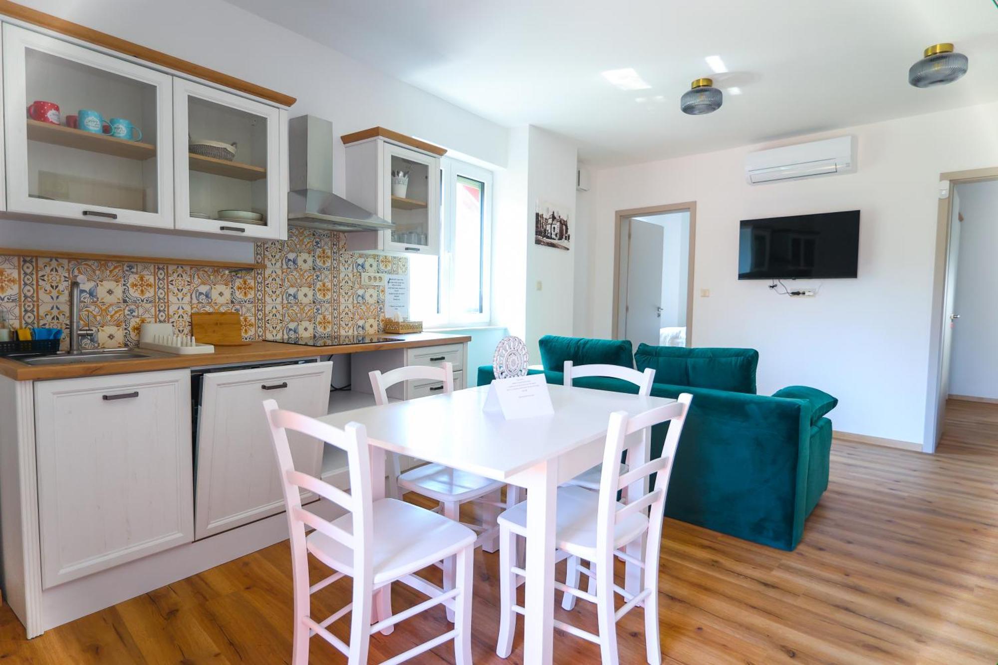 Apart Hotel Asteria Любляна Екстериор снимка
