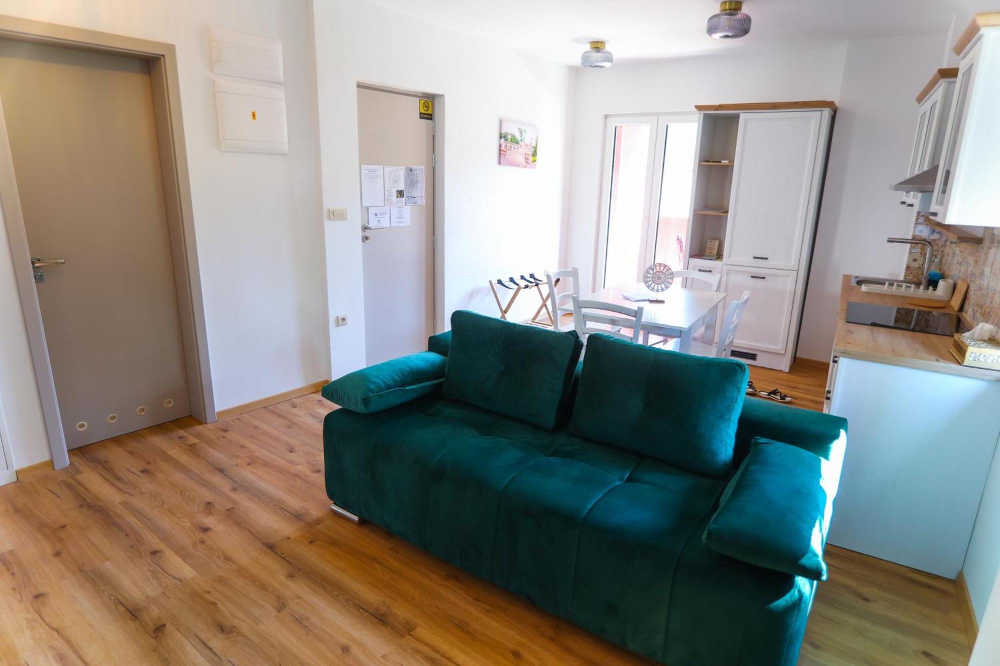 Apart Hotel Asteria Любляна Екстериор снимка