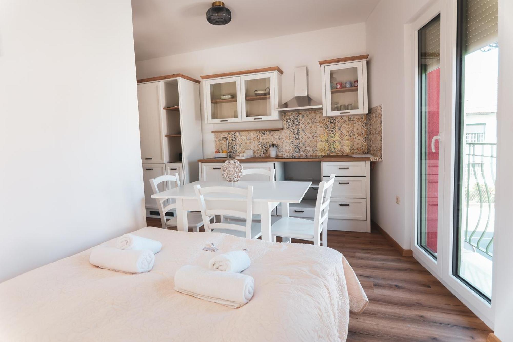 Apart Hotel Asteria Любляна Екстериор снимка