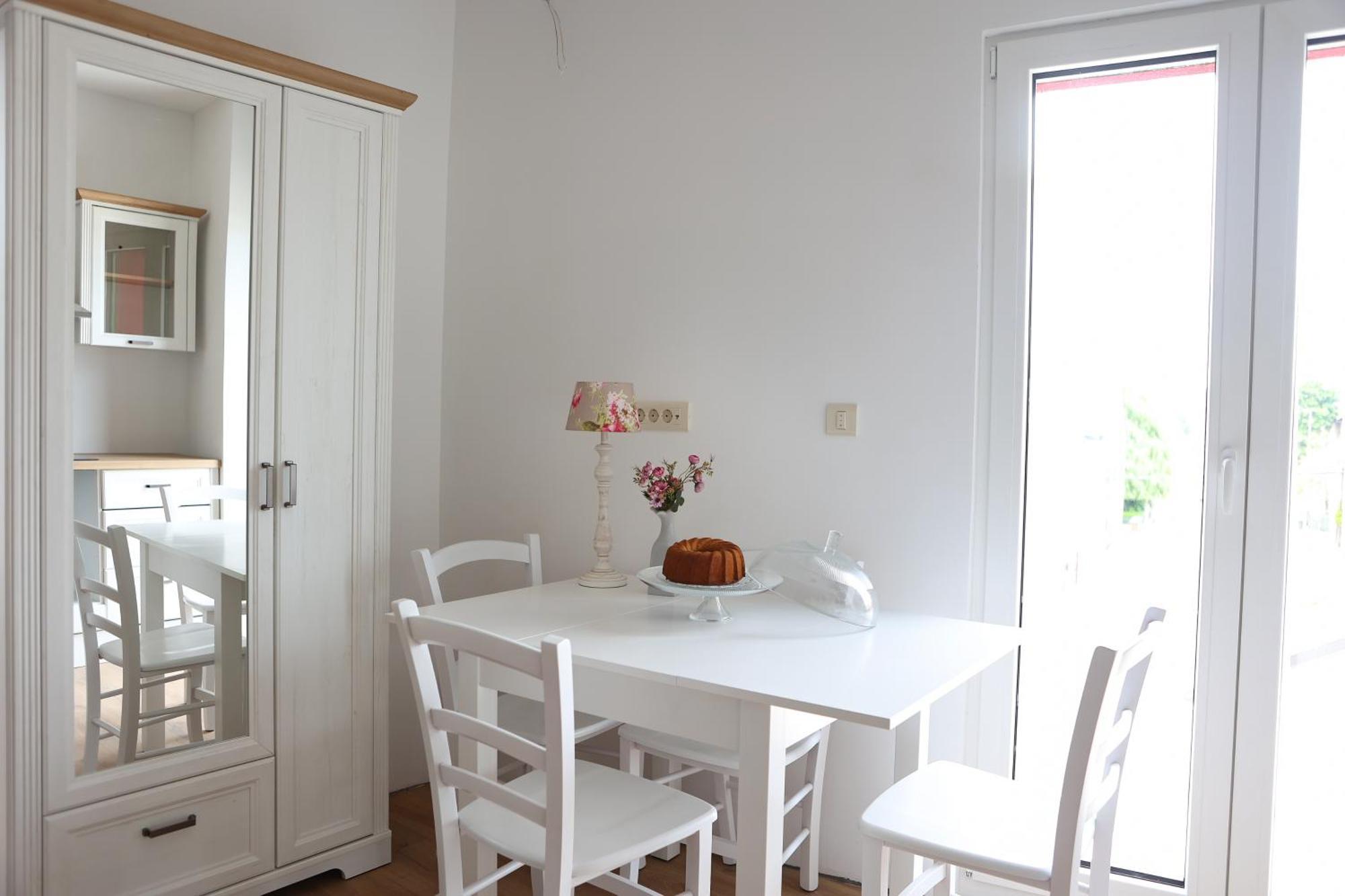Apart Hotel Asteria Любляна Екстериор снимка