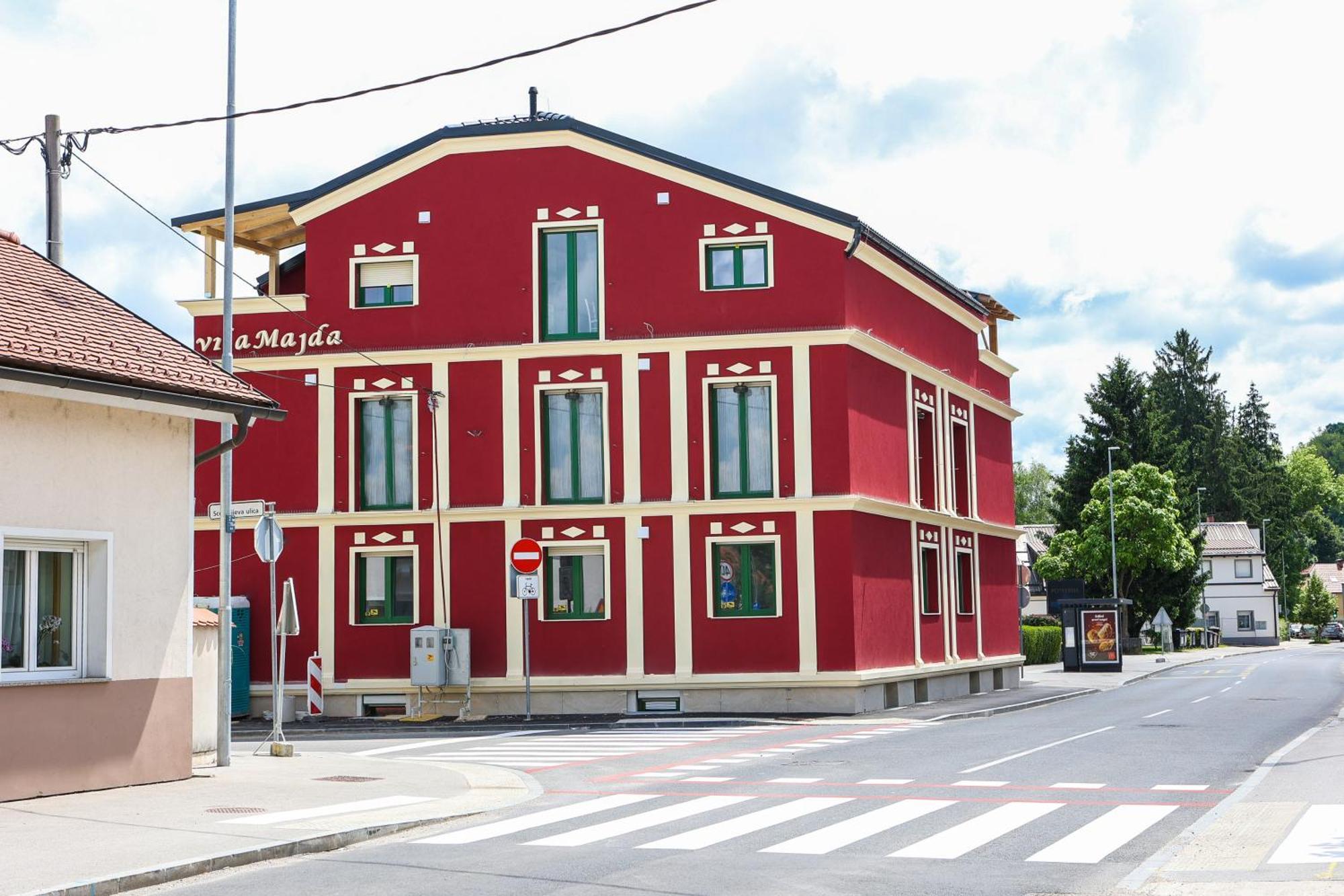 Apart Hotel Asteria Любляна Екстериор снимка