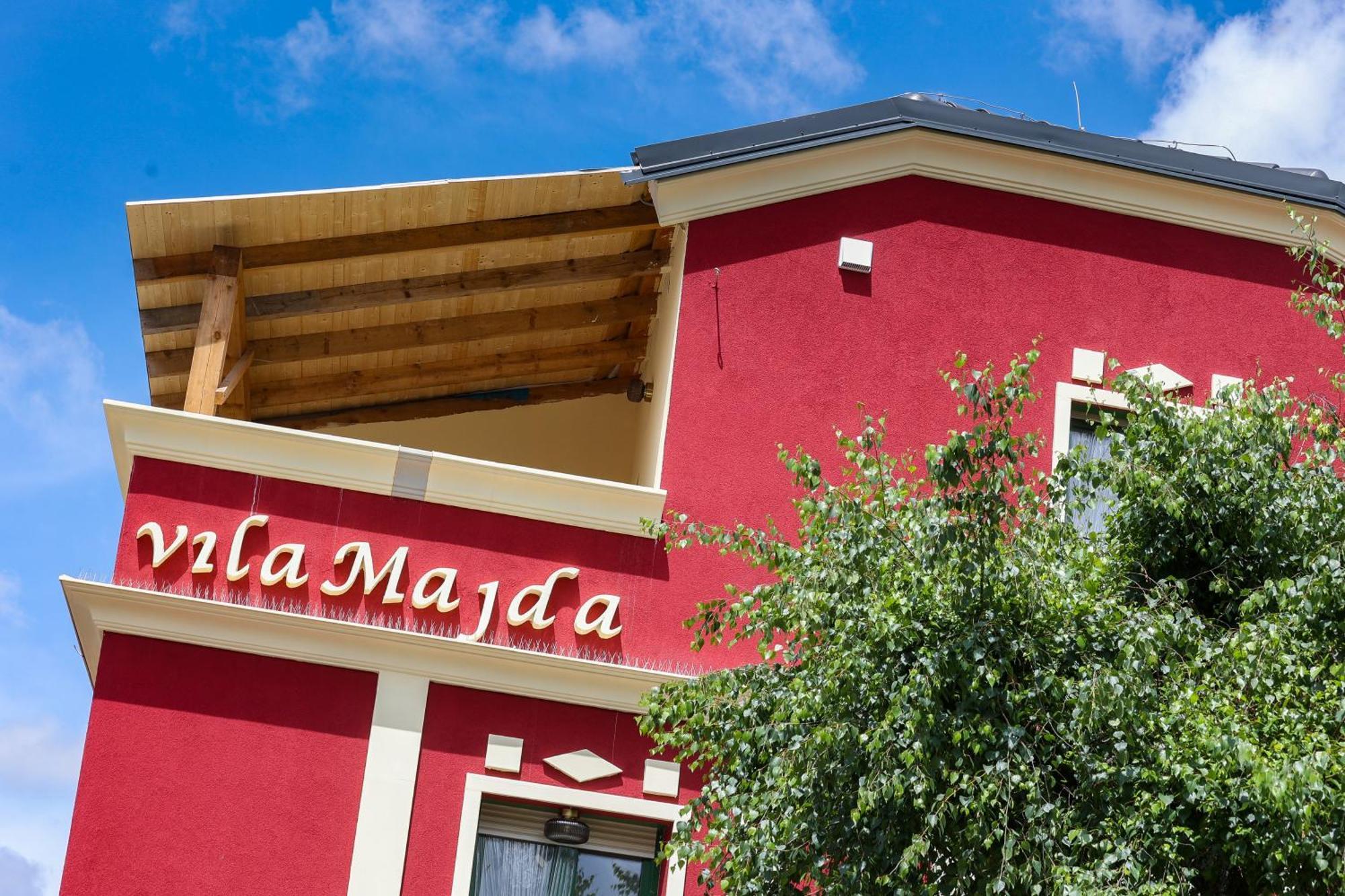 Apart Hotel Asteria Любляна Екстериор снимка