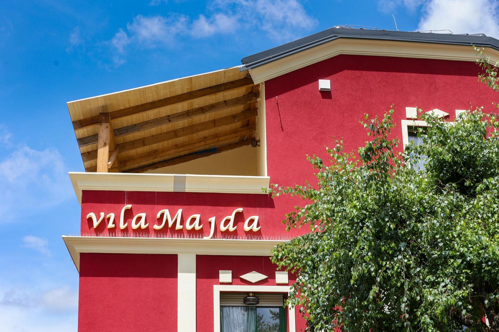 Apart Hotel Asteria Любляна Екстериор снимка