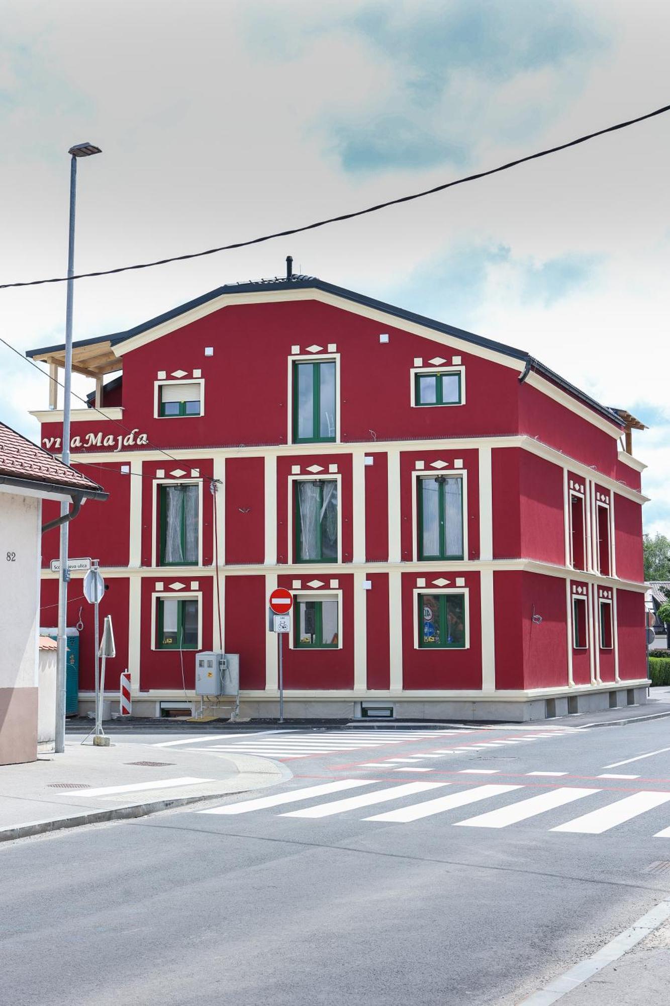 Apart Hotel Asteria Любляна Екстериор снимка