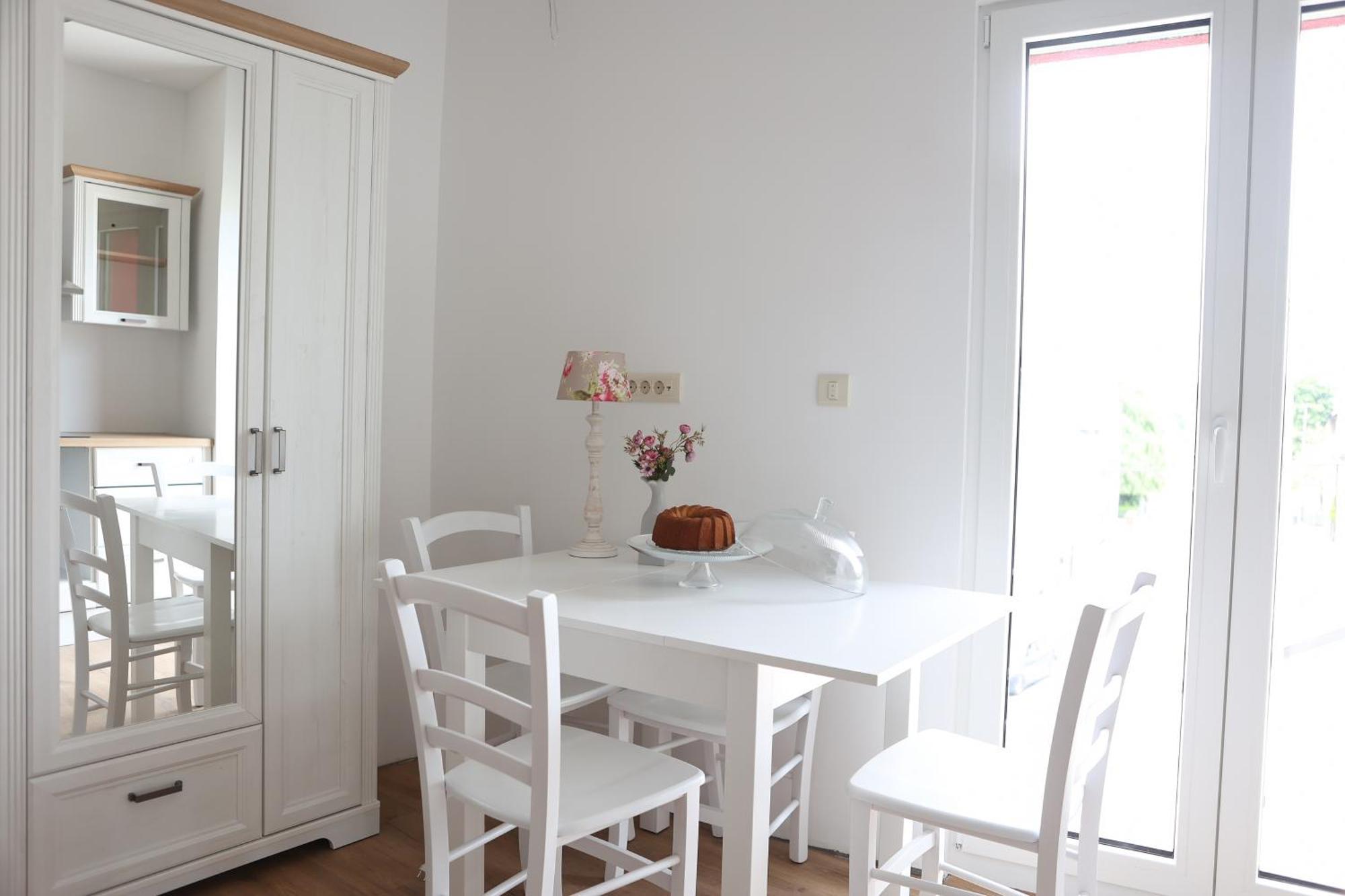 Apart Hotel Asteria Любляна Екстериор снимка