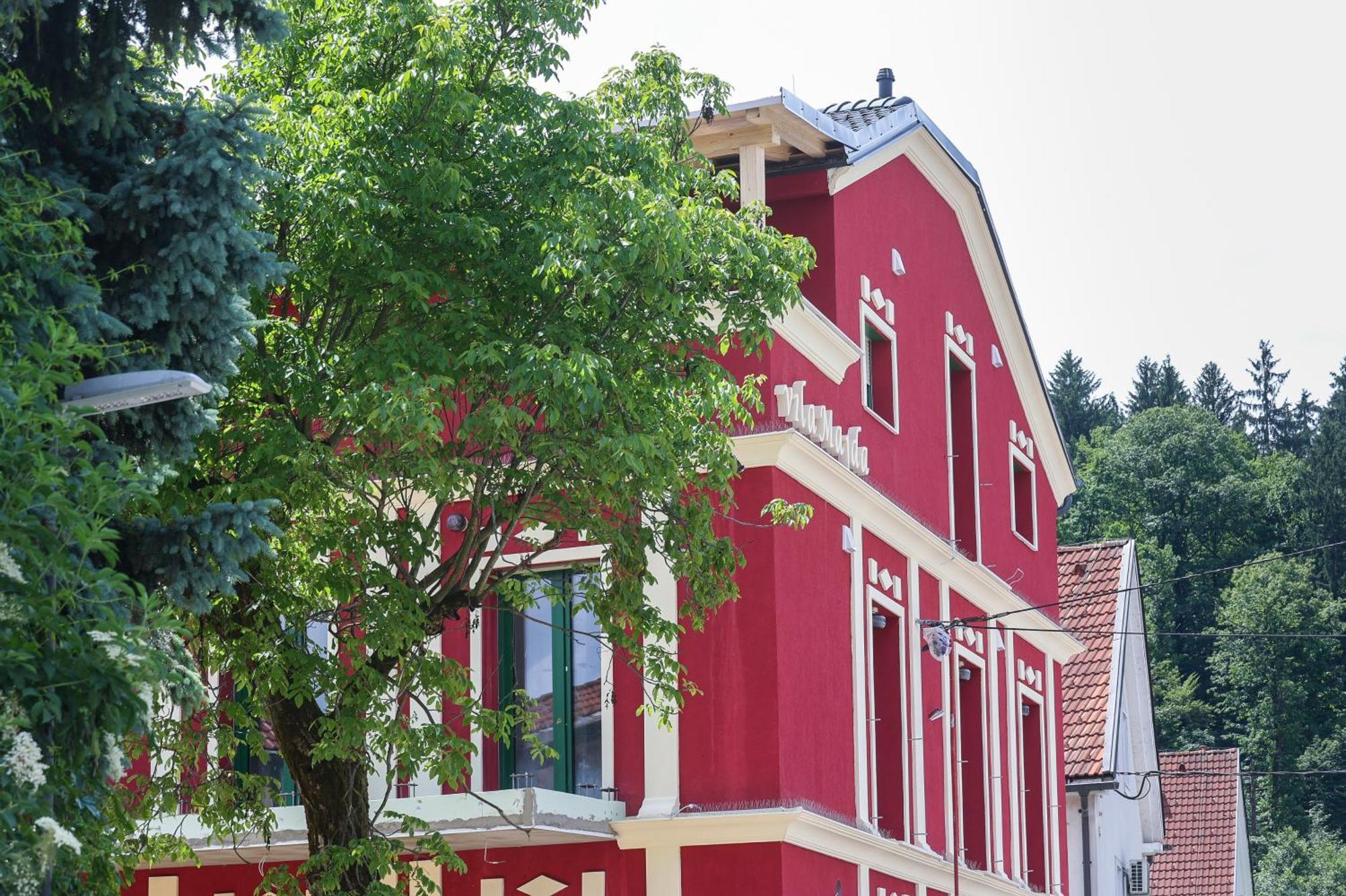 Apart Hotel Asteria Любляна Екстериор снимка